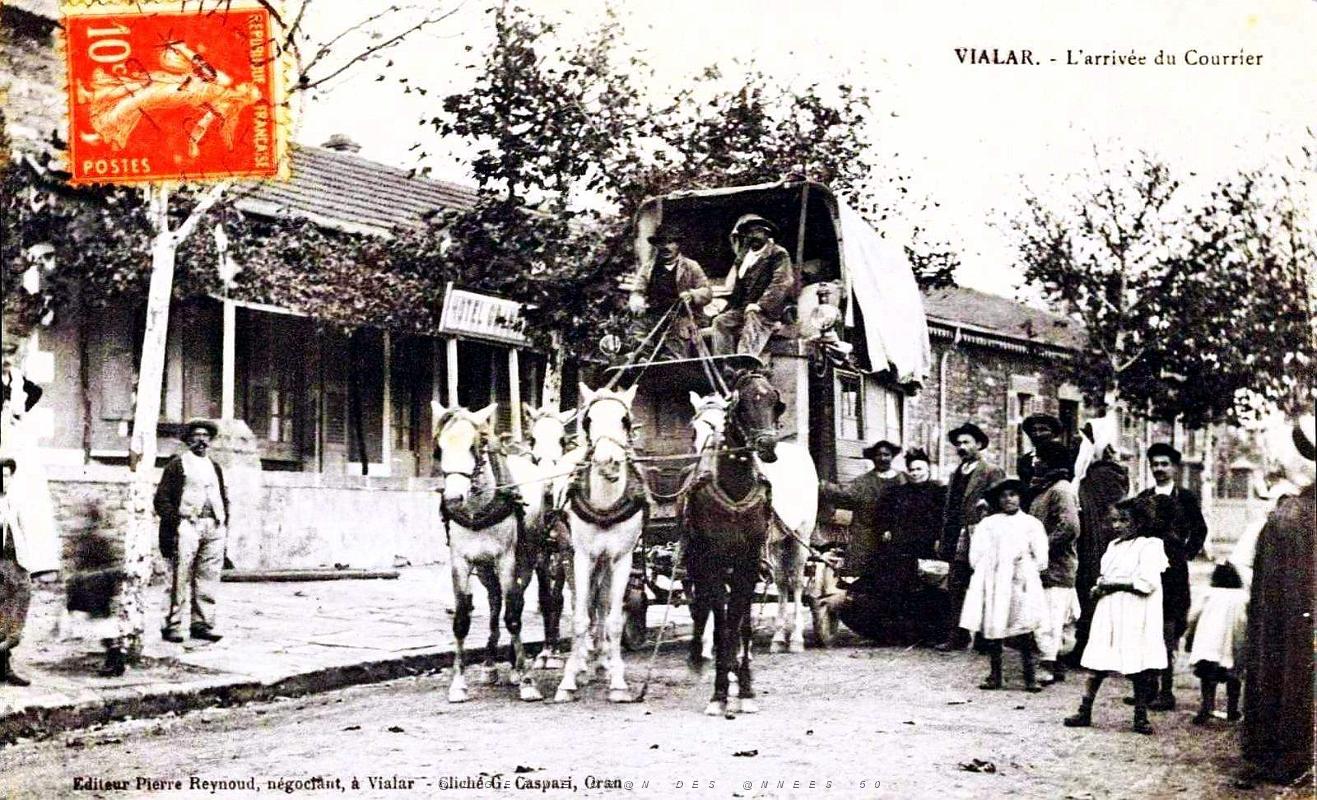 1527- Vialar - L'arrivee du Courrier.jpg